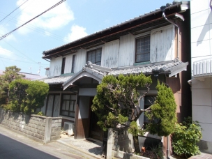 湊里　木造2階建て、RC2階建て