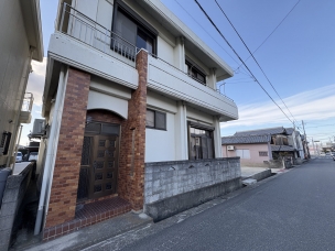 榎列小榎列　鉄筋コンクリート造２階建て