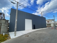  慶野松原海水浴場まで車で３分！松帆にある軽量鉄骨造の居宅兼倉庫です。