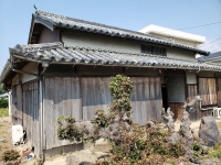 榎列掃守にある木造中2階建の物件です